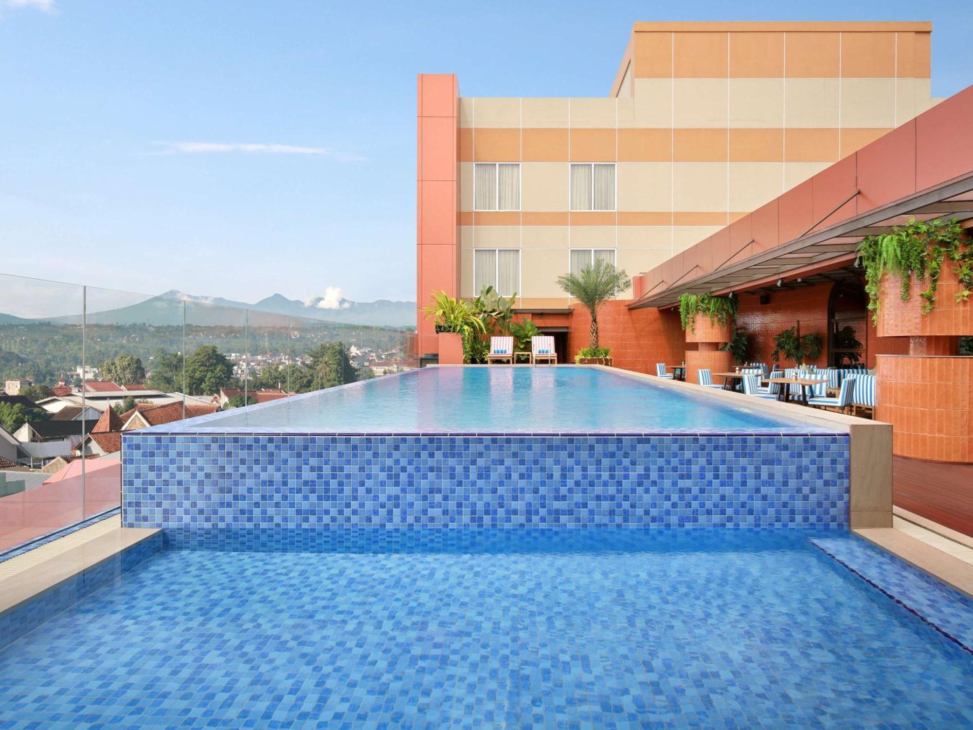 Mercure Garut City Center מראה חיצוני תמונה